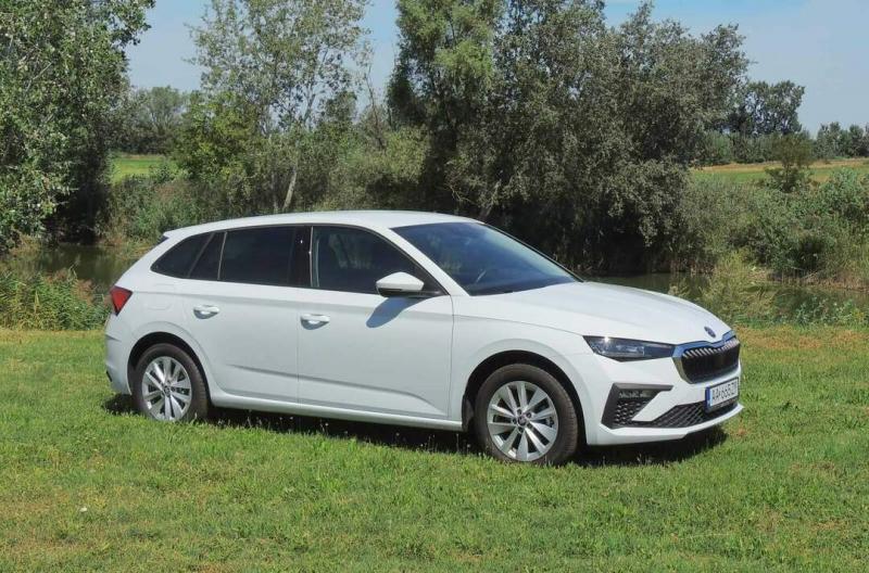 Fedezd fel a Škoda Scala Drive 130 Plus 1.0 /116 kW MT frissített akciómodelljét! Ez a dinamizmus és stílus tökéletes összhangját képviseli, miközben modern technológiával és kifinomult dizájnnal vár. Ezzel a modelllel nemcsak a városi közlekedés válik él