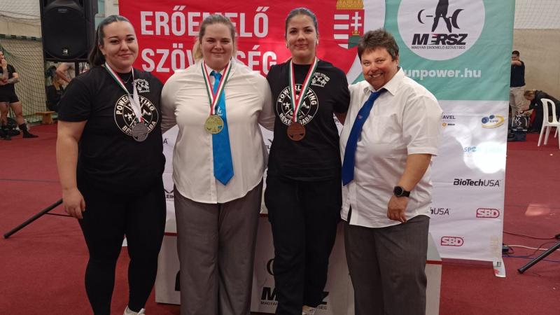 A csabai erőemelők ismét megcsillogtatták tehetségüket, hiszen a dobogót kibérelték a verseny során. A figyelem középpontjában Lovas Mónika állt, aki kilencedik alkalommal bizonyította be, hogy ő a legjobb, és újra megszerezte a bajnoki címet. Az esemény 