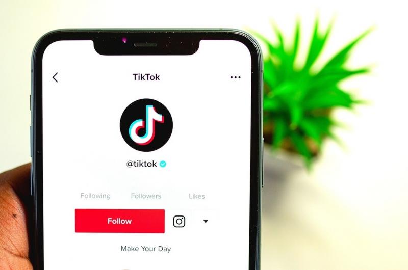 Albánia döntött a TikTok blokkolásáról | Vajdaság MA

Albánia hivatalosan bejelentette, hogy leállítja a TikTok alkalmazás működését az ország területén. A lépés mögött álló okok között a nemzetbiztonsági aggályok és a fiatalok védelme is szerepel. A korm