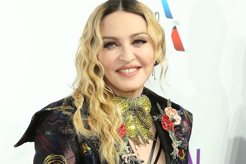 Madonna ritkán látott lányai és fiatal párja társaságában ünnepelte meg különleges alkalmat.