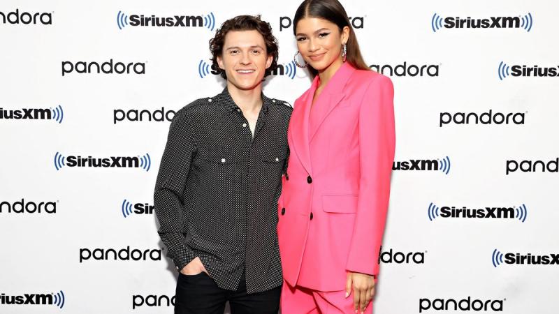 Tom Holland megosztotta a rajongókkal, hogy miért ritkán látható Zendayával együtt a vörös szőnyegen. A színész egy interjúban kifejtette, hogy bár szoros a kapcsolatuk, mindketten igyekeznek megőrizni a magánéletüket, és nem szeretnék, ha a figyelem mind