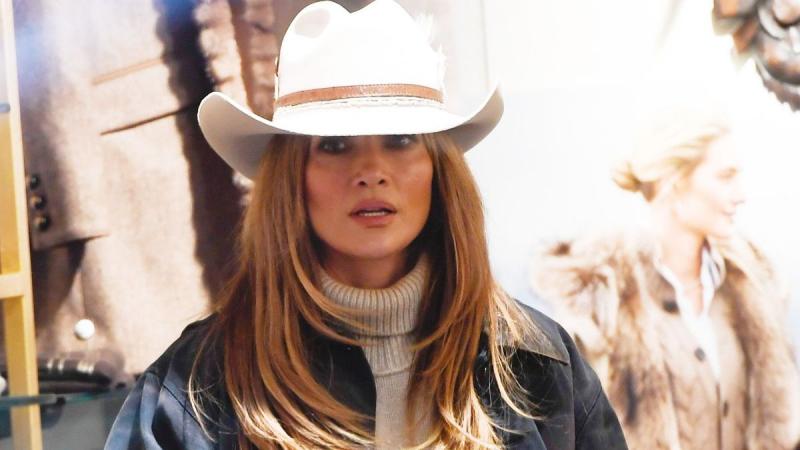 Jennifer Lopez úgy érzi, hogy a sors összehozta őt egy vonzó színésszel, akivel különleges kapcsolatot alakíthatna ki. Azt mondja, hogy mély meggyőződése, hogy rokonlelkek lehetnek, és már alig várja, hogy felfedezze, mit tartogat számukra a jövő.