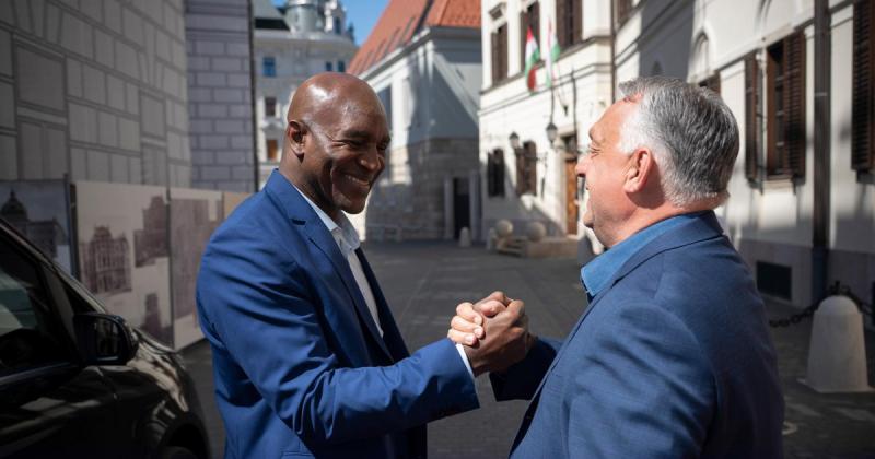 A nehézsúlyú bokszlegenda ismét visszatért a Karmelitába, ahol mindenki izgatottan várta a nagy eseményt.
