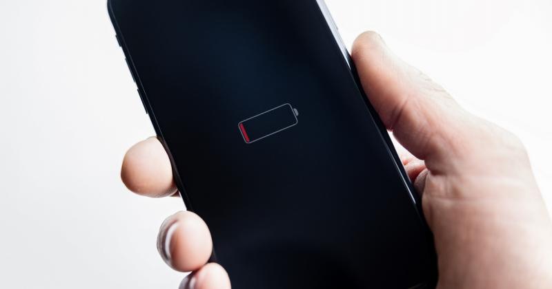 Miért merül le a telefonod, ha éjszaka egyáltalán nem használtad? Lehet, hogy egy váratlan tényező áll a háttérben. Érdemes alaposabban megvizsgálni!