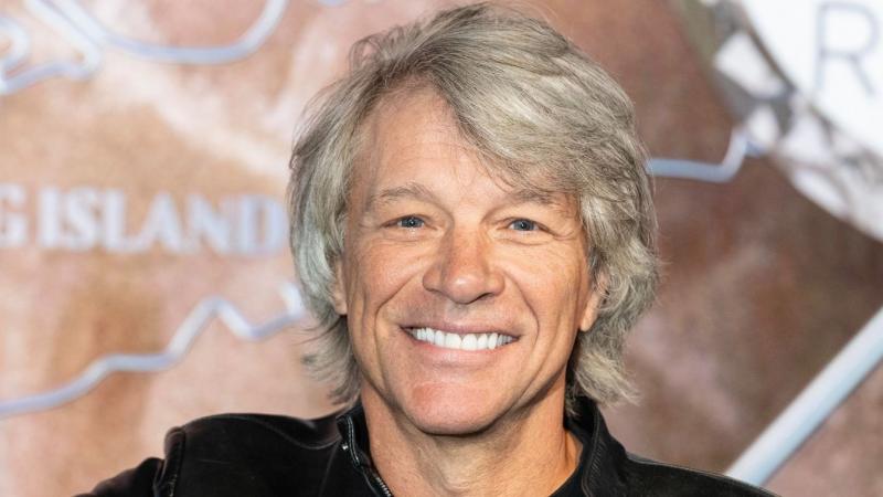 Jon Bon Jovi hűtlenkedése a feleségével való kapcsolatában komoly meglepetést okozott a rajongók számára. Az énekes magánélete mindig is a figyelem középpontjában állt, és ez az eset újabb fordulatot hozott a sztár életébe.