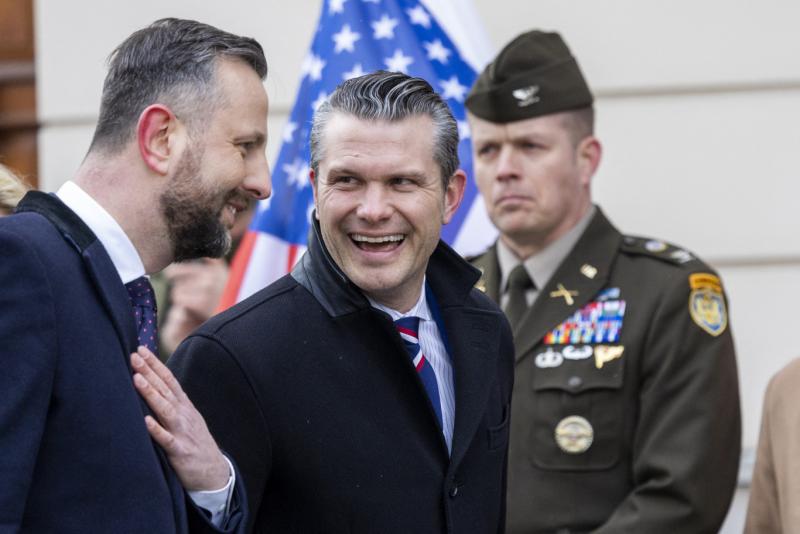 Miért szükséges ennyi tábornok? - Az amerikai védelmi miniszter egyetlen oldalnyi dokumentumban számolt be a jelentős létszámcsökkentésekről.