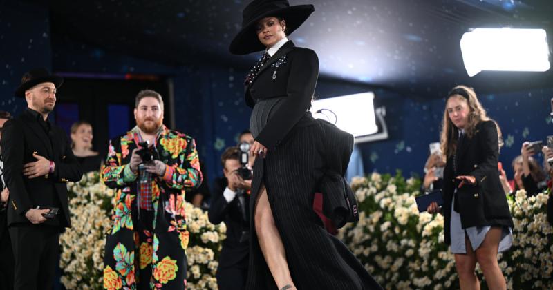 Örömhír ragyog a vörösszőnyegen: Rihanna harmadik gyermekével bővül a családja!