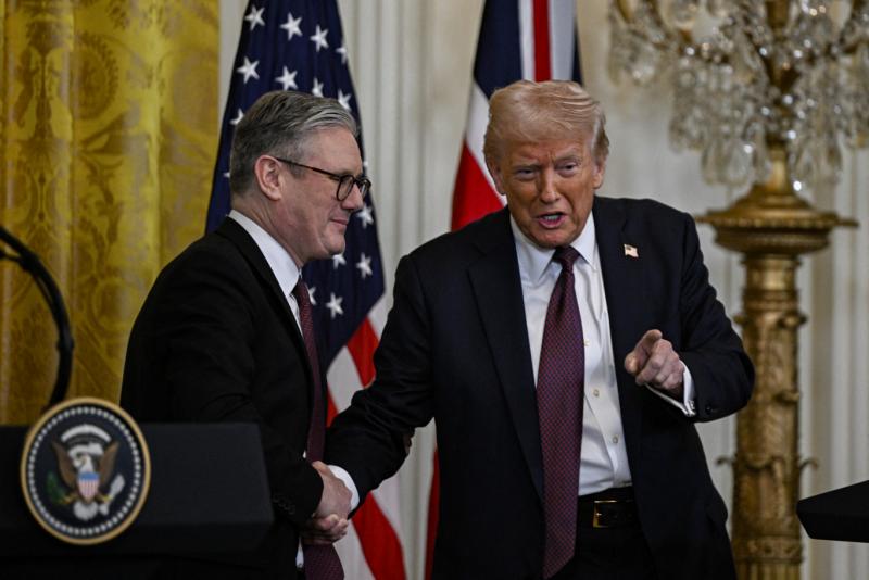 Trump bejelentheti az Egyesült Királysággal kötött kereskedelmi egyezményt.
