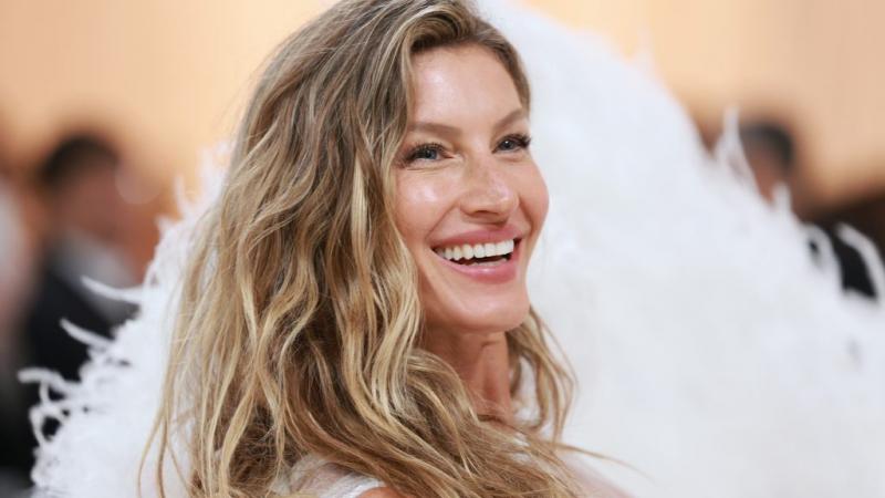 Gisele Bündchen most először osztotta meg a nyilvánossággal közös fényképét kisbabájával, ezzel különleges pillanatot megörökítve.