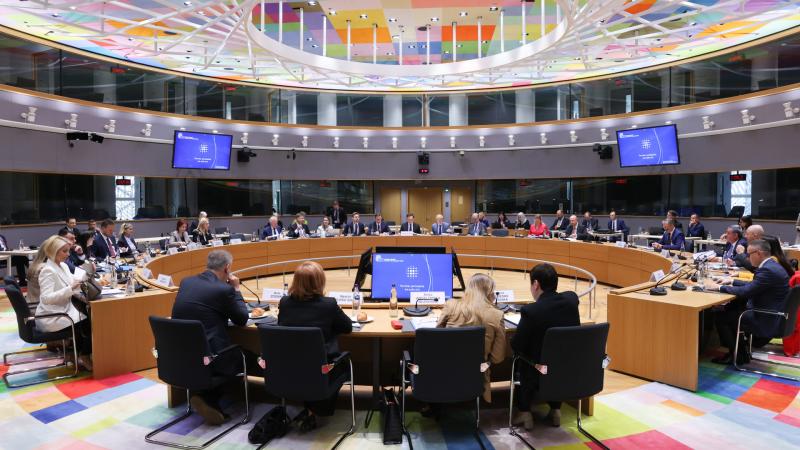 Kiszivárgott egy olyan EU-s javaslat, amely akár a magyar akkumulátorgyártás jövőjét is alapjaiban változtathatja meg, lehetőséget teremtve arra, hogy a hazai álmok valóra váljanak, vagy éppen ellenkezőleg, eltűnjenek a süllyesztőben.