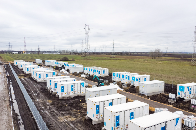 Új korszak kezdődik az energiatárolás világában - 50 milliárd forintos keret áll rendelkezésre a vállalati energiatárolók fejlesztésére a Jedlik Ányos Energetikai Program keretében.