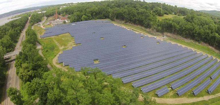 New York példát mutat: Elindul egy hatalmas, 500 MW-os agrár-napelemes projekt, amely forradalmasíthatja a mezőgazdasági energiatermelést.