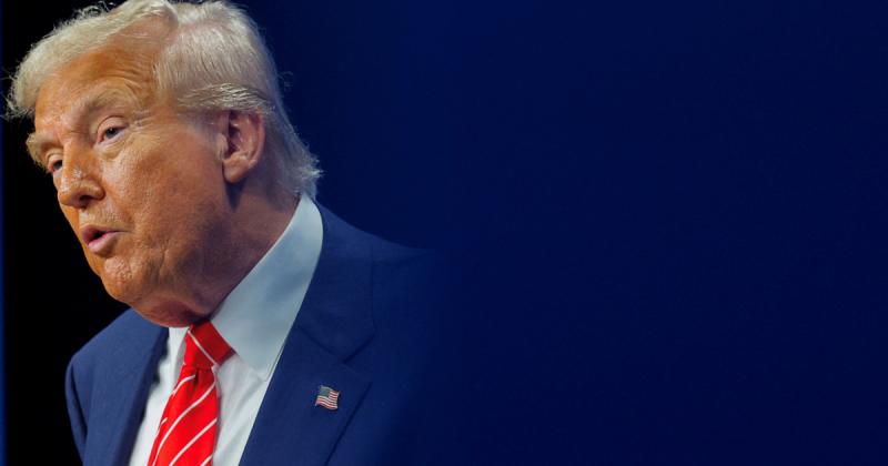 Donald Trump bejelentette, hogy Izrael elfogadta a tűzszünetre vonatkozó feltételeket, és hajlandó megbeszéléseket folytatni a Hamásszal a békés megoldás érdekében.