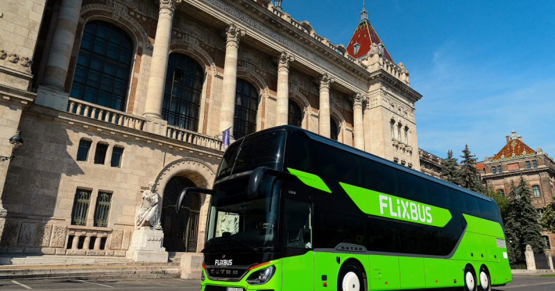 Folyton késlekedő vonatok helyett a busz kínálta új úti célok felé tartva?