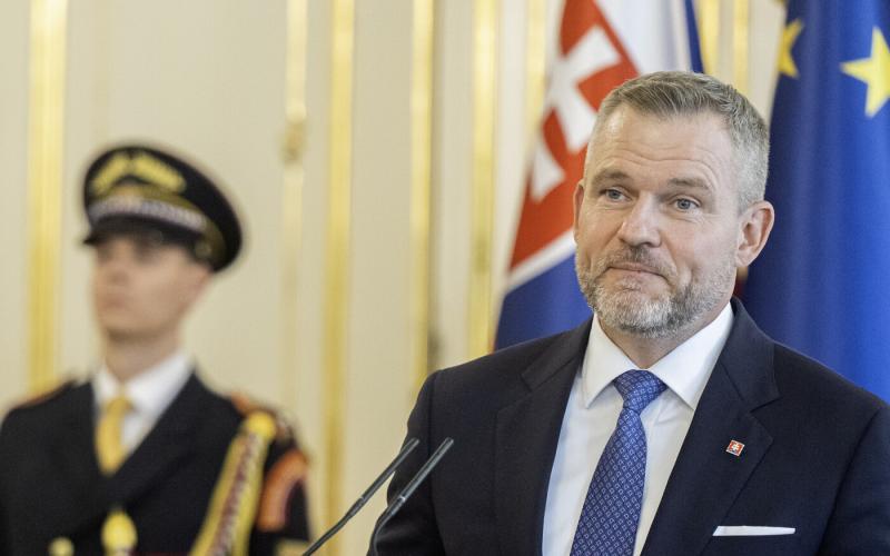 Az államfő a lakhatási ügyeit intézi, azonban az elnöki rezidencia felújítására sajnos nem áll rendelkezésre elegendő forrás.