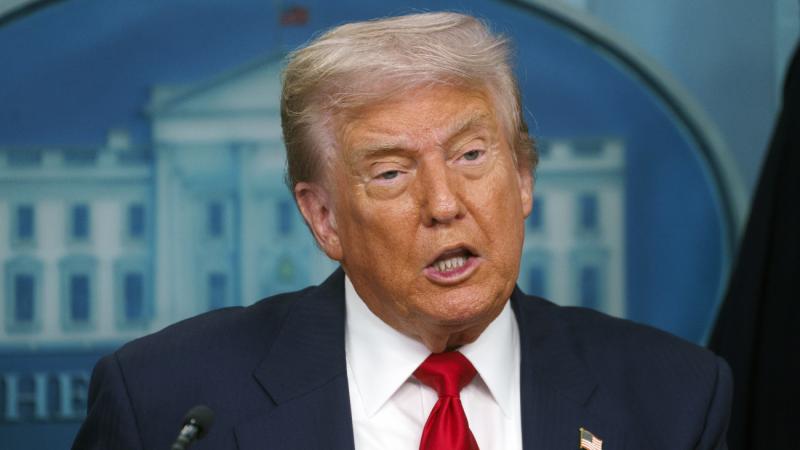 Donald Trump bejelentette, hogy elkezdődtek a tárgyalások az orosz és az ukrán elnök találkozójának előkészítéséről. Az esemény jelentős lépés lehet a két ország közötti feszültségek csökkentésében.