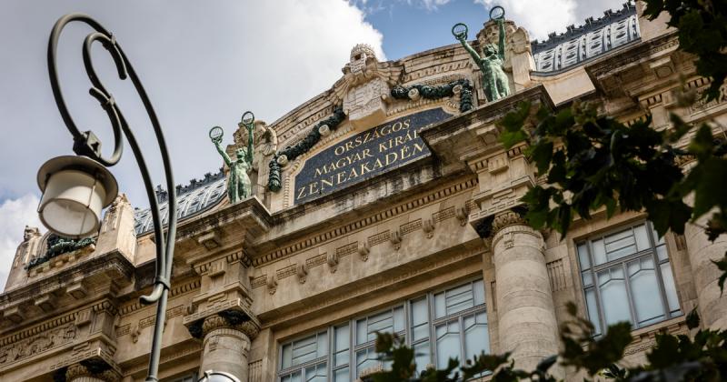 Gáspár Emese Rita személyében új kancellárra talált a Zeneakadémia, aki friss energiákkal és innovatív ötletekkel gazdagítja az intézményt.