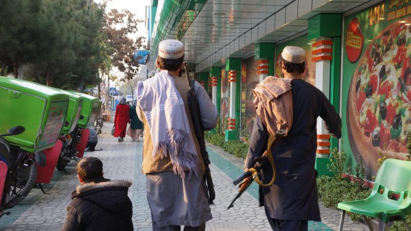 Egy egész ország döntött úgy, hogy teljesen elvonul a világ zajától: megszüntette az internetet és a telefonhálózatot, sőt, még a repülőtér működését is leállította.