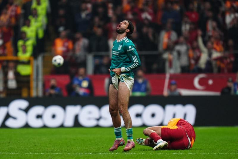 A Szoboszlaira befújt büntetőt illetően csak annyit mondhatok: 