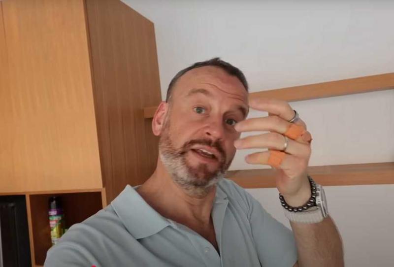 Nánási Pál Balin járt, amikor egy majom támadta meg, ami komoly következményekkel járt. A hírek szerint 250 ezer forintos oltás és napi hatféle gyógyszer várta a népszerű médiaszemélyiséget. Az eset rávilágít arra, hogy a trópusi vakációk során is érdemes