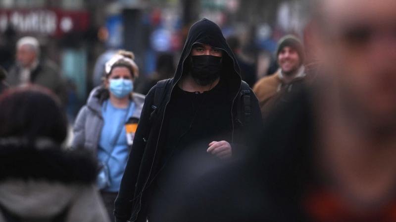 Jelenleg a koronavírus és az influenza együttes megjelenése aggasztó, és szakértők arra figyelmeztetnek, hogy az esetszámok jelentős emelkedésére lehet számítani.