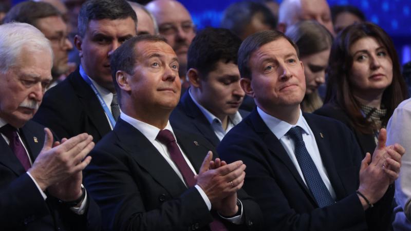 Medvegyev végre felfedte azt a titkot, amely már hosszú ideje foglalkoztatja Európa népeit.