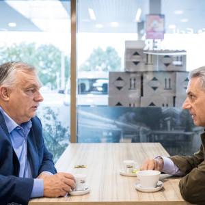 Lázár megállt, Orbán pedig csatlakozott.