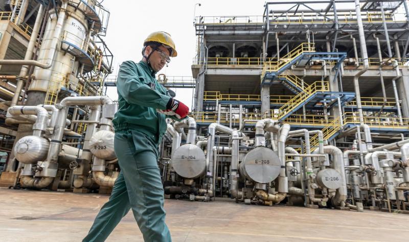 A Mol érdeklődést mutat a horvát kőolajszállító vállalat részesedésének megvásárlása iránt, azonban a horvát kormány elutasítja ezt a lehetőséget.