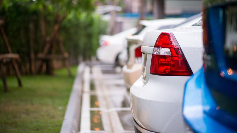 A legfelsőbb bíróság határozata megszüntette a fizetős parkolást: a helyiek végre fellélegezhetnek.