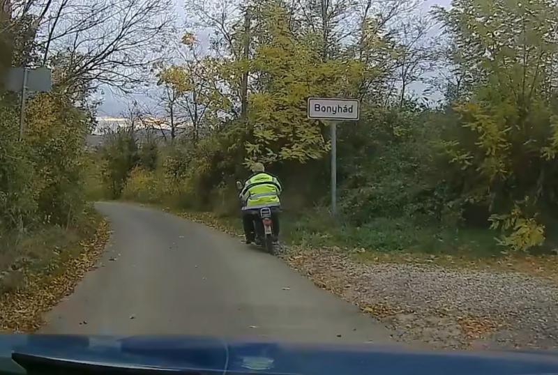 Olyan fergeteges üldözéses burleszket osztott meg a Tolna megyei rendőrség, hogy csak a legügyesebb babettás maradhat talpon a nyeregben!