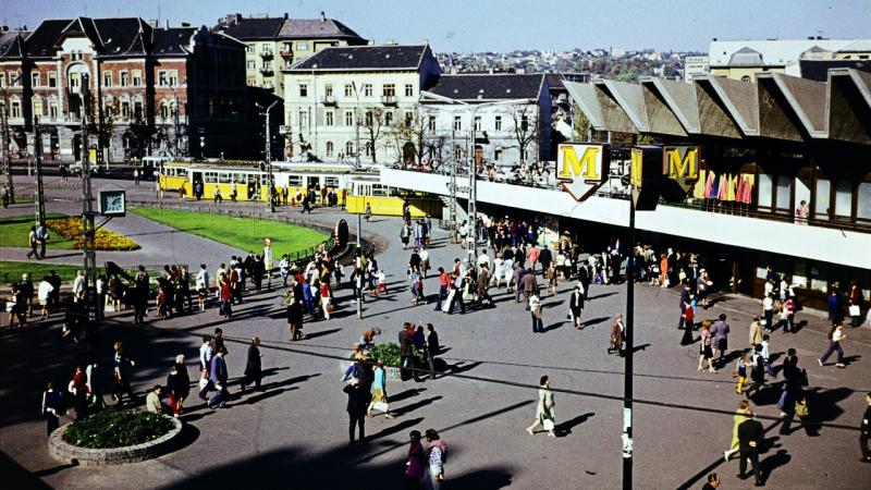 Kvíz időutazásra hívunk! Emlékszel még a budapesti közterületek hajdani neveire? Fedezd fel a város történelmét és tedd próbára tudásodat!