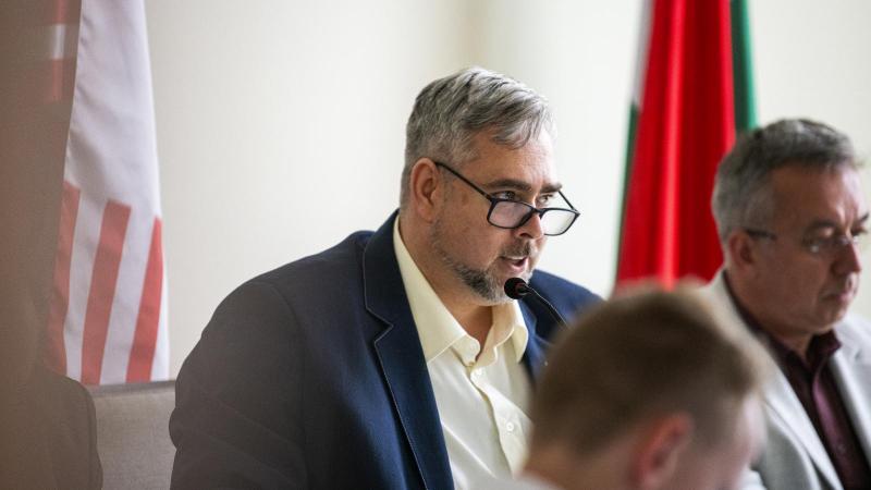 Óbuda határozottan kitart követelése mellett - jelentette ki Kiss László, aki sávlezárás bevezetésével fenyegetett.