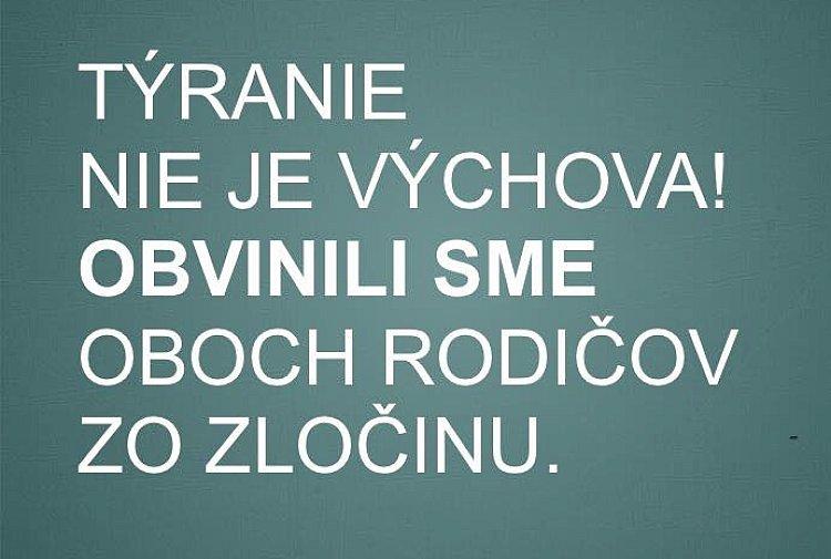 Az apa, akit gyermekkínzással gyanúsítanak, szabadlábon védekezhet, míg az édesanya kórházi kezelés alatt áll.