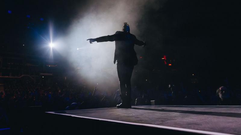 A kanadai sztárbanda budapesti koncertjén világossá vált, hogy a mesterséges intelligencia már a zenei színtérre is betört, és egyre inkább része a koncertélményeknek.